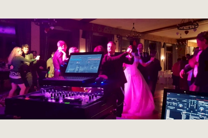 Ihr DJ für Hochzeiten in Döbeln, Dresden, Leipzig und Sachsen