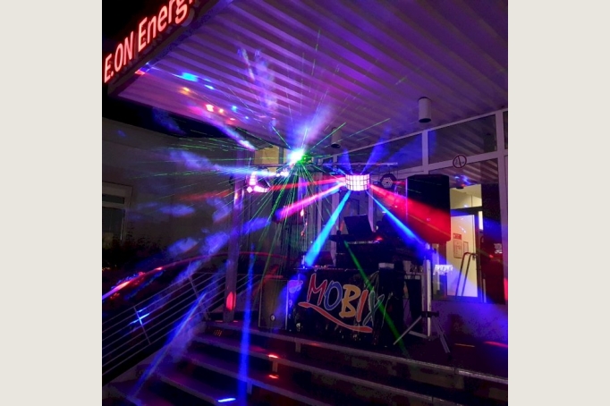 Ihr Hochzeits-DJ MOBIX aus Berlin, unterhält Feiern aller Art