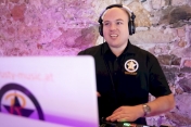 Rusty Karaoke & Music Entertainment - Premium Hochzeits-DJ für deinen schönsten Tag