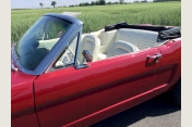 Ford Mustang Cabrio Bj.1965 in herrlich restauriertem Zustand für Hochzeitsfahrten zu mieten