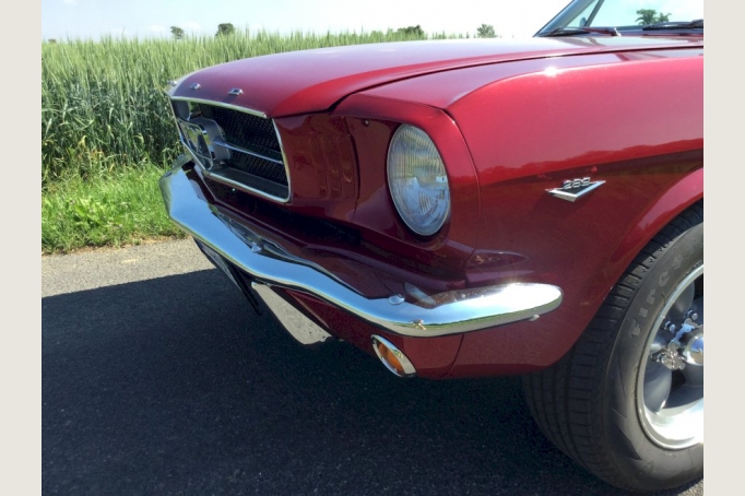 Ford Mustang Cabrio Bj.1965 in herrlich restauriertem Zustand für Hochzeitsfahrten zu mieten