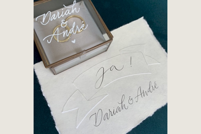 Die Handschreiberei vermittelt einzigartige Handschriften und beschriftet Ihre Hochzeitspapeterie.