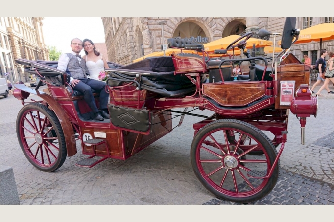 elegante Kutsche ohne Pferde für Ihre Traumhochzeit